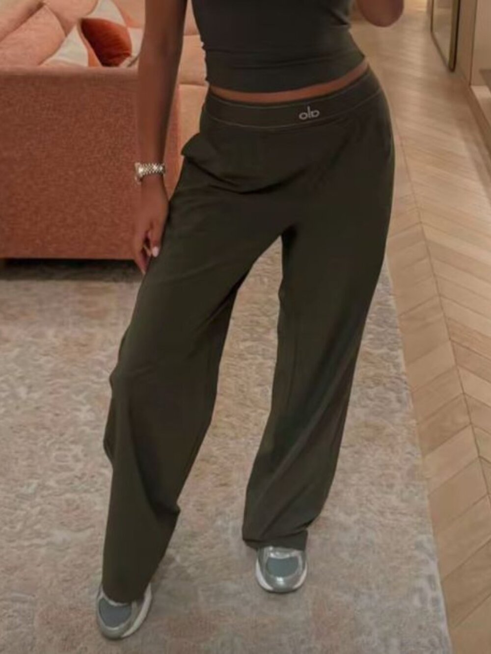 Alo Yoga Suit Up Trouser in Olive size XXS/XS(Regular fit)30-inch inseam🤍 - Picture 2 of 9